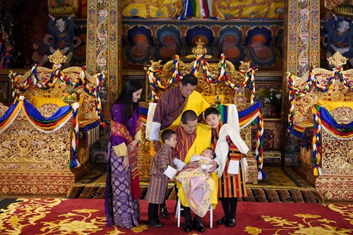 hrh-sonam-yangden-wangchuck-family-portrait